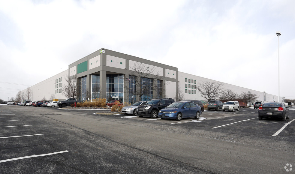 558 W Airtech Pky, Plainfield, IN for lease - Building Photo - Image 1 of 8