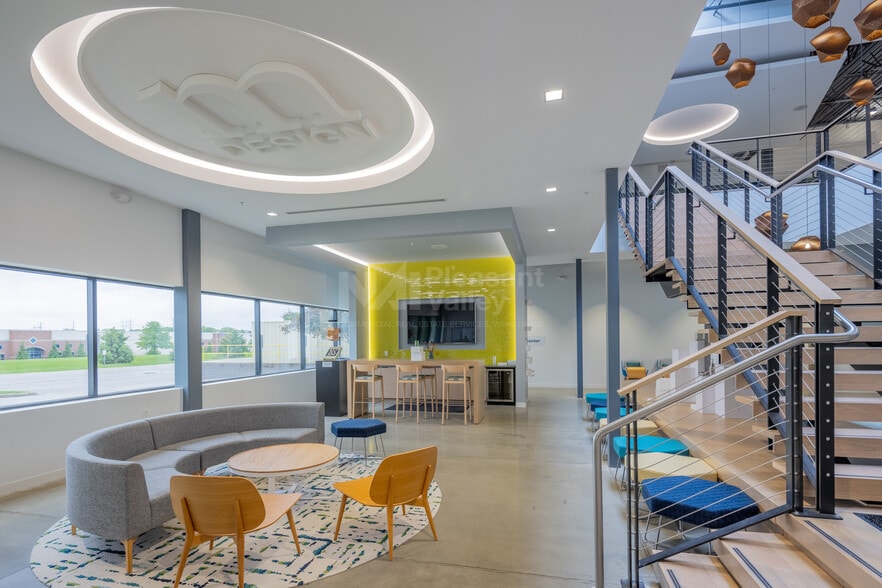 30320 Emerald Valley Pky, Solon, OH for sale - Interior Photo - Image 3 of 12