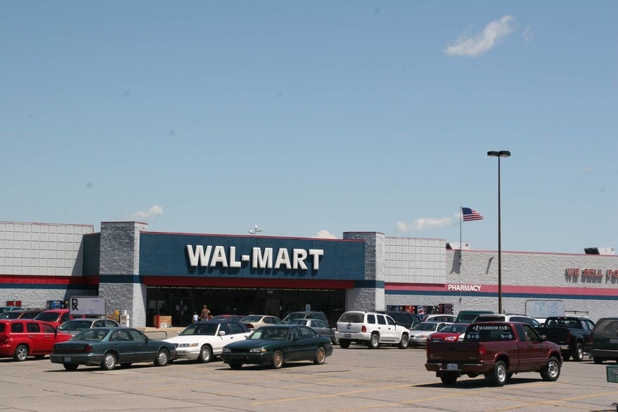 1152-1200 E Walnut St, Watseka, IL for lease - Building Photo - Image 3 of 8