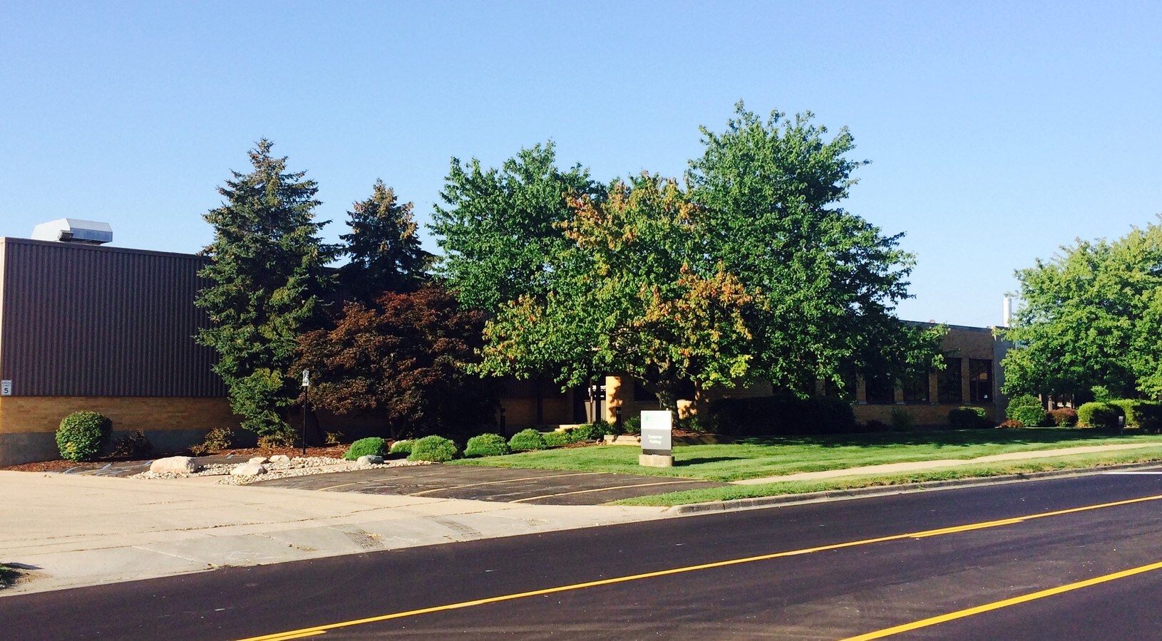 2101 W Willow St, Lansing, MI 48917