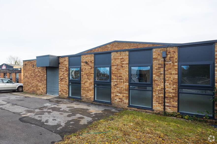 2-3B Sovereign Way, Tonbridge for lease - Building Photo - Image 2 of 3