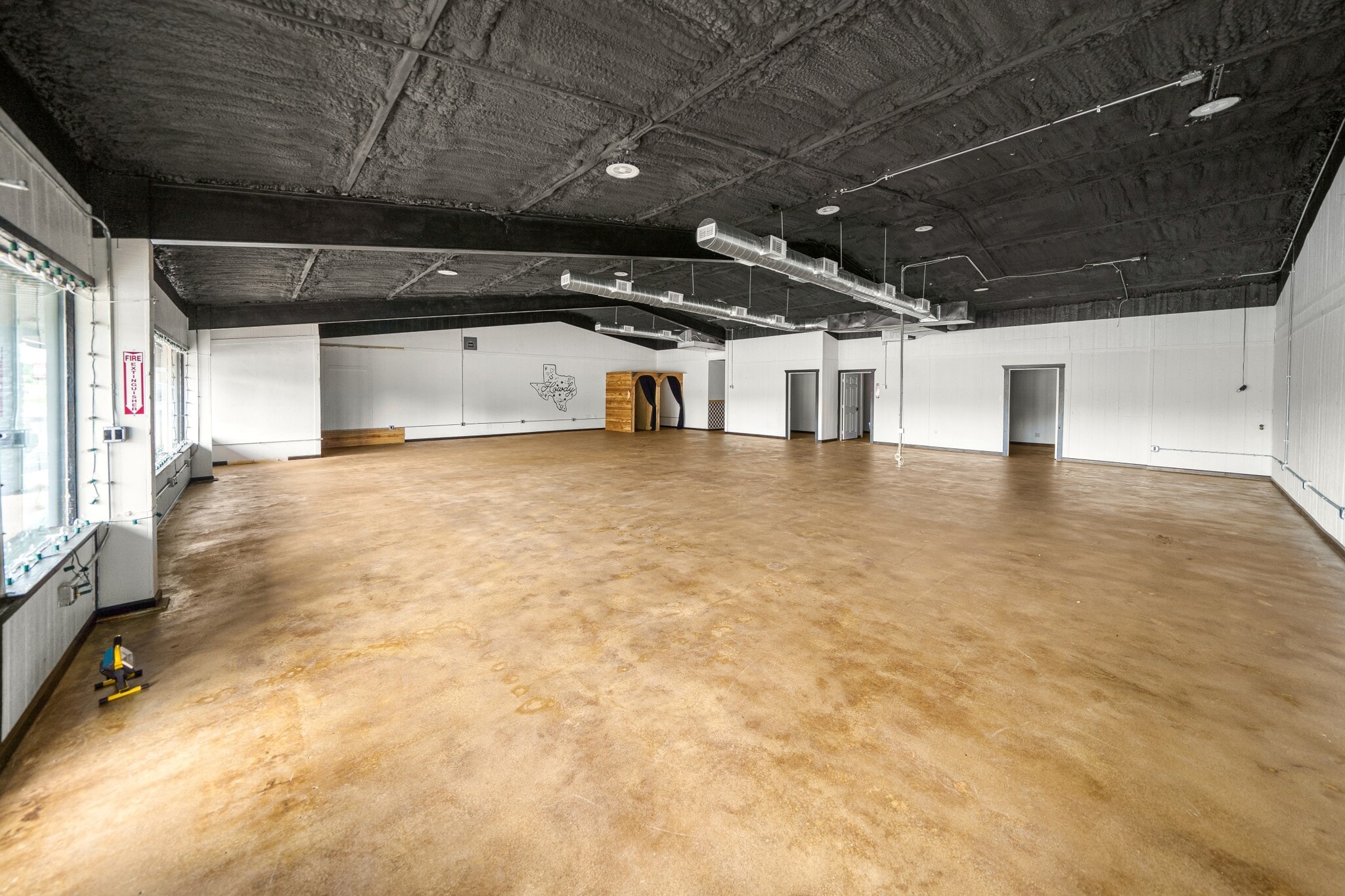 907 Big Bend Trl, Glen Rose, TX for lease Interior Photo- Image 1 of 12