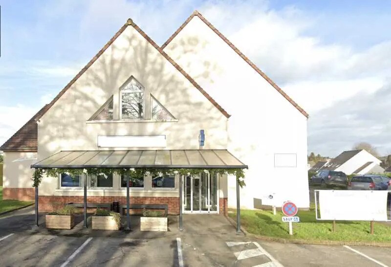 Retail in Crevecoeur-le-Grand for sale Building Photo- Image 1 of 9