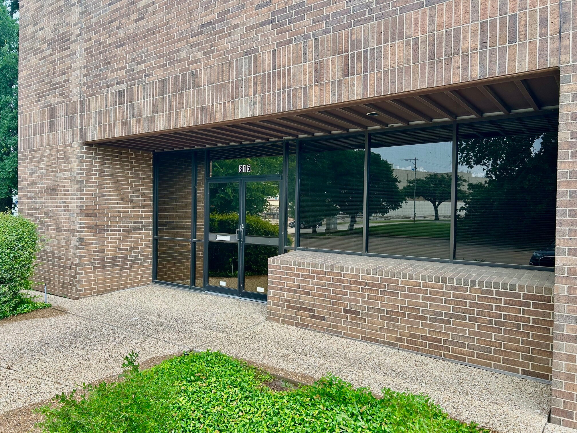 817 Greenview Dr, Grand Prairie, TX for lease Building Photo- Image 1 of 24