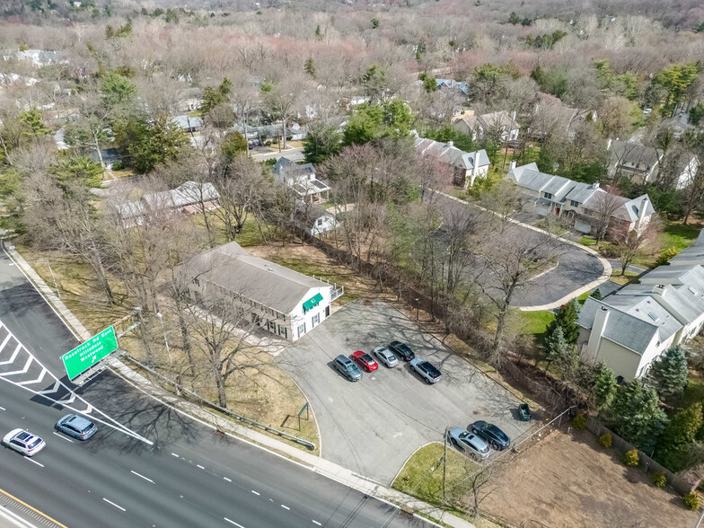 584 State Rt 17, Ridgewood, NJ for lease - Building Photo - Image 1 of 3