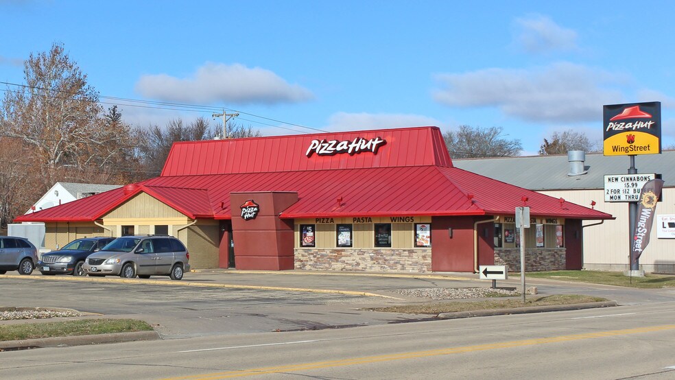 1616 N 2nd St, Clinton, IA 52732