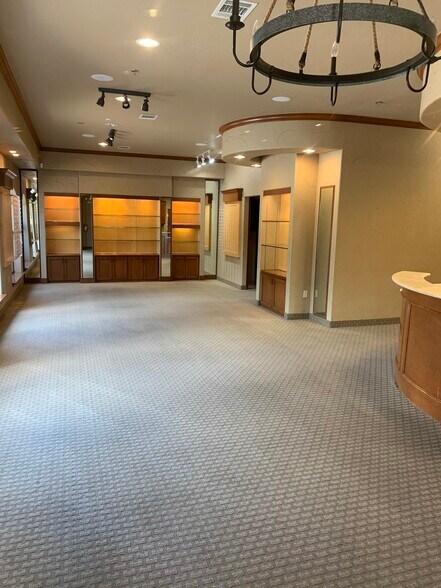 1511 W McDermott Dr, Allen, TX for sale - Lobby - Image 2 of 5