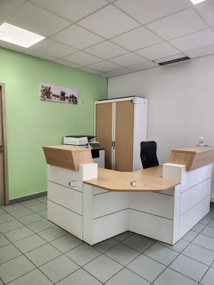 Office in Carpentras for lease - Interior Photo - Image 1 of 4