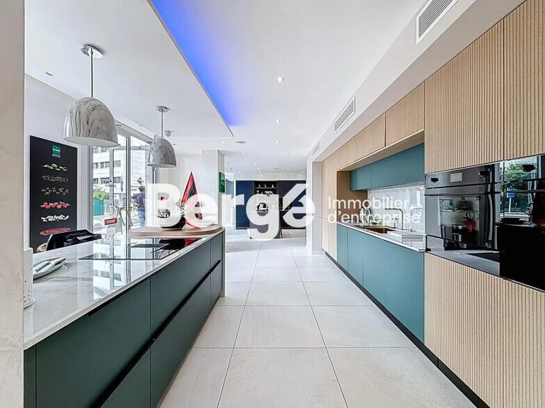 Retail in Saint-Laurent-du-Var for lease - Interior Photo - Image 2 of 8