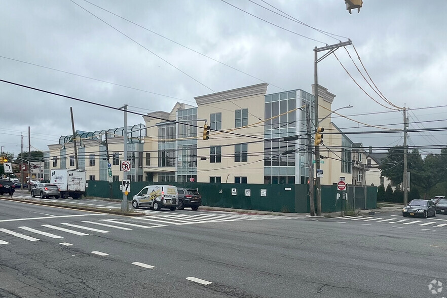 17-19 Hylan Blvd, Staten Island, NY for lease - Building Photo - Image 2 of 7