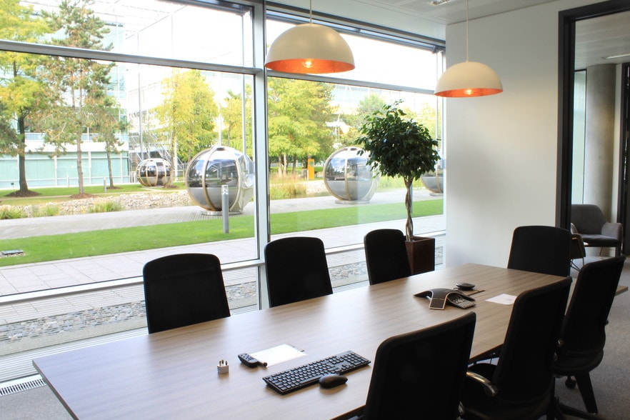 566 Chiswick High Rd, London for lease - Interior Photo - Image 2 of 13