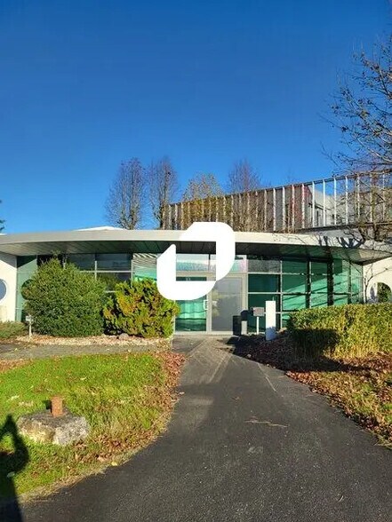 Office in Mérignac for lease - Building Photo - Image 2 of 17