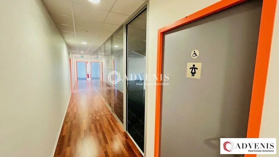 Office in Gradignan for lease - Interior Photo - Image 2 of 12