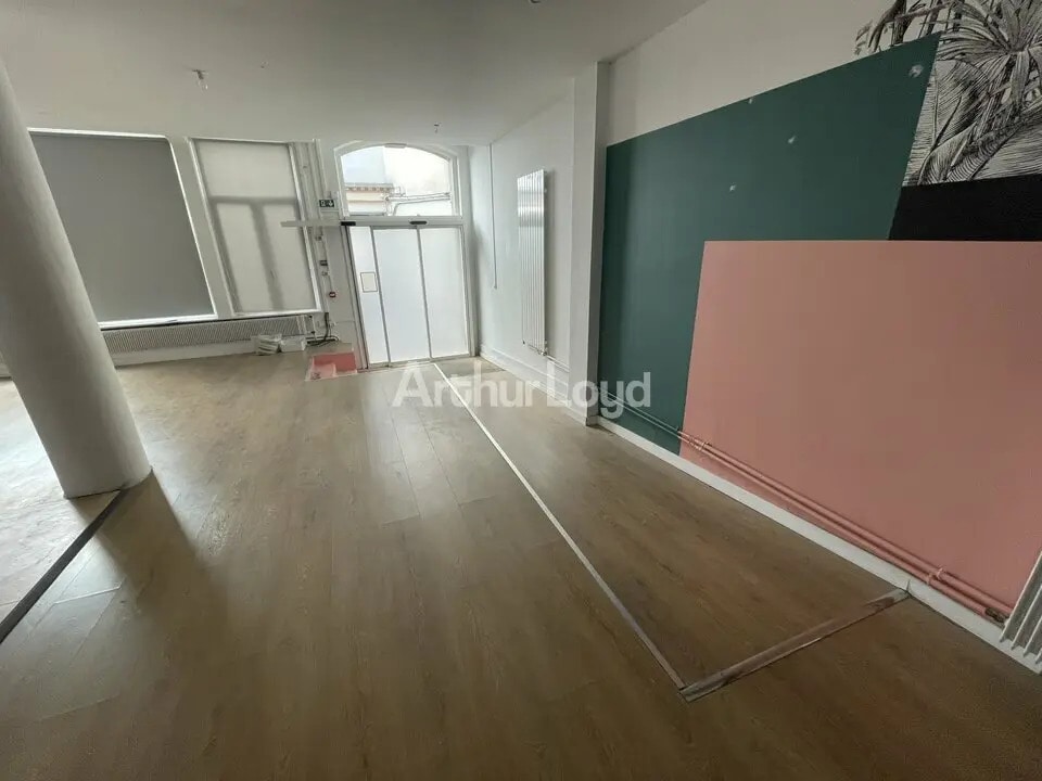 Retail in Reims for lease Building Photo- Image 1 of 6