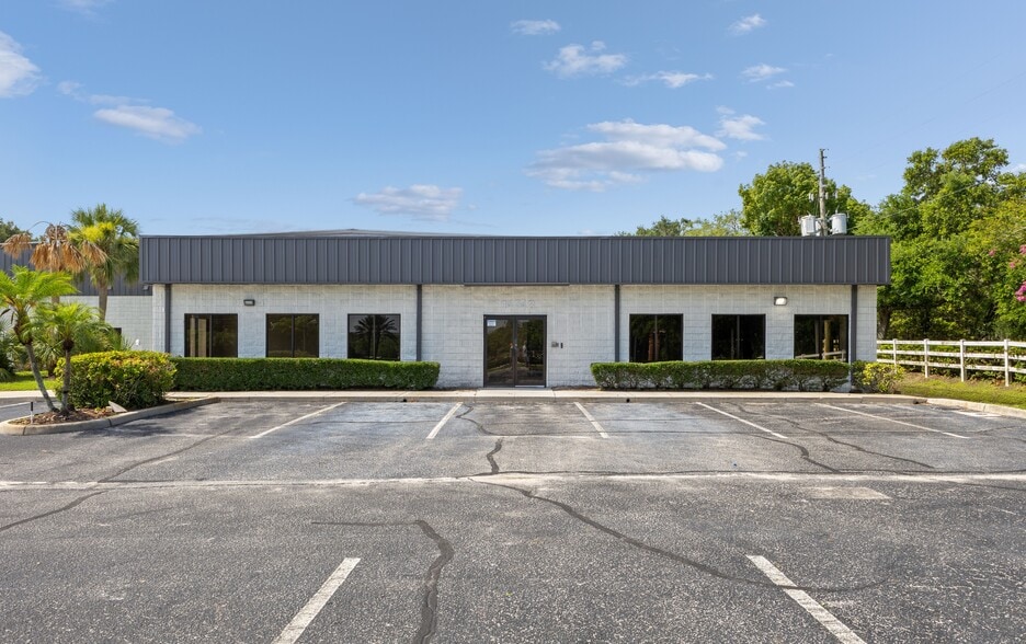 14748 W Colonial Dr, Winter Garden, FL for sale - Primary Photo - Image 1 of 10