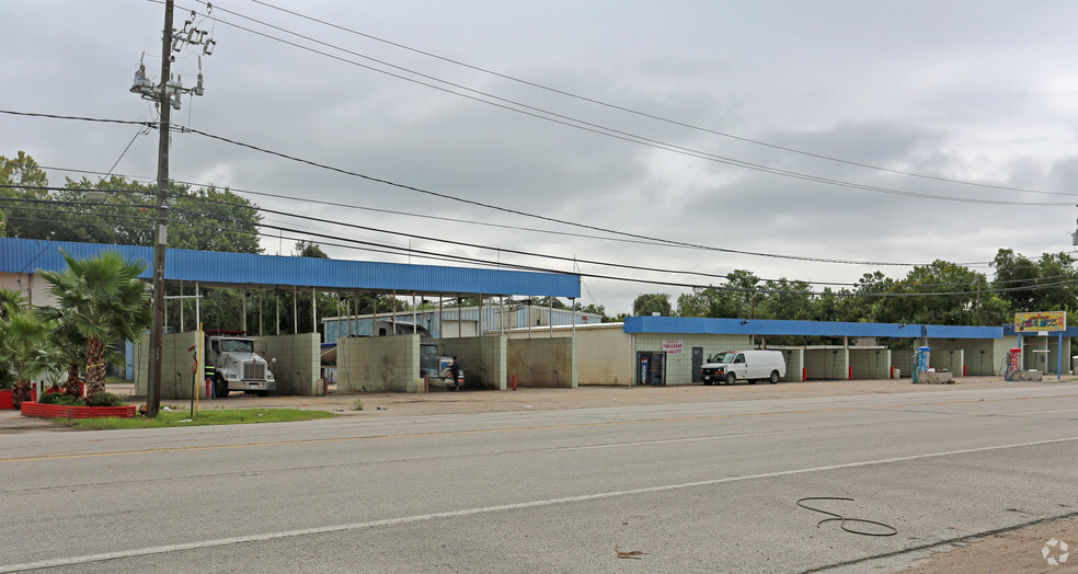 8310 Jensen Dr, Houston, TX for lease - Building Photo - Image 2 of 2