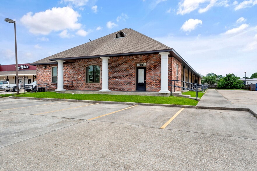 133 Aspen Sq, Denham Springs, LA for sale - Building Photo - Image 1 of 1