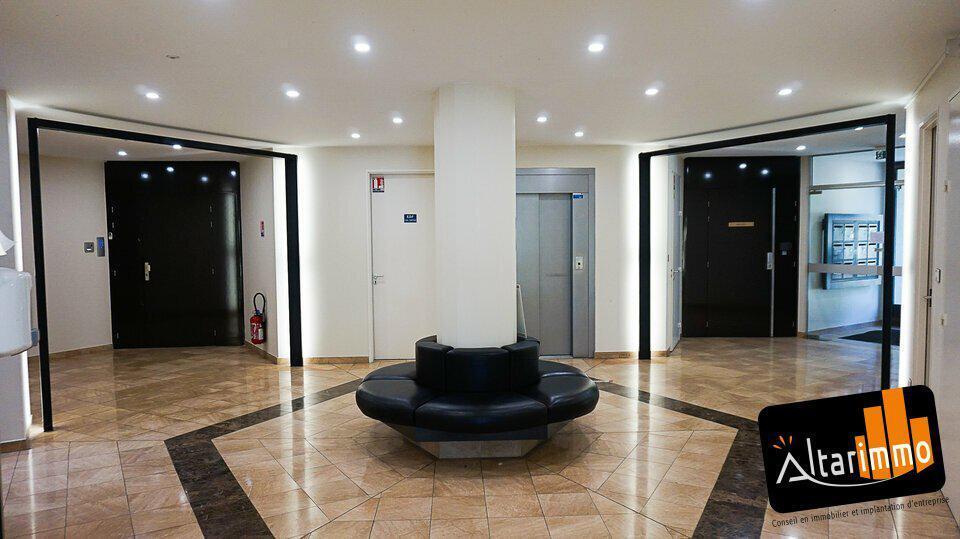 Office in Saint-Aubin for lease - Lobby - Image 2 of 6