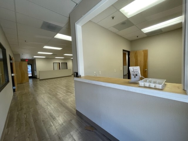 1241 Alamo Dr, Vacaville, CA for lease - Interior Photo - Image 3 of 9