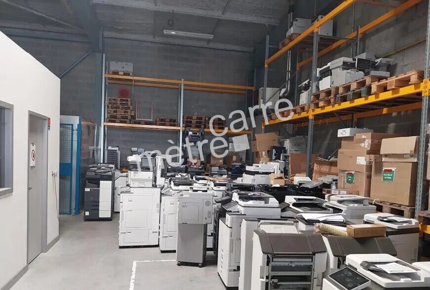 Flex in Nantes for lease - Interior Photo - Image 3 of 4