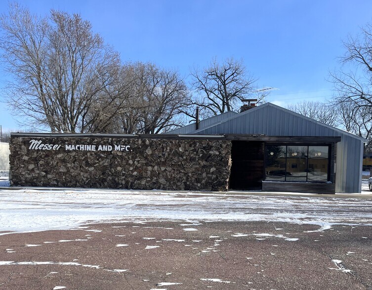 1755 1st Ave N, Windom, MN for sale - Primary Photo - Image 1 of 2