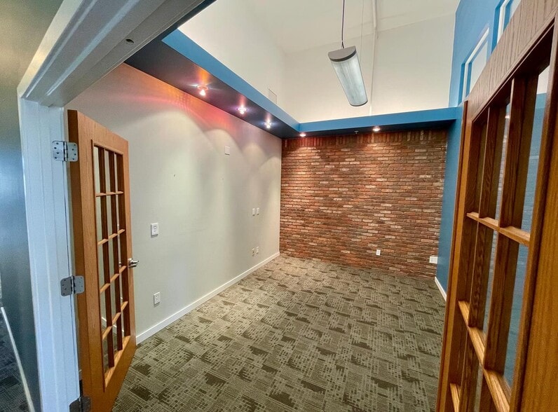 500 E Michigan Ave, Lansing, MI for lease - Interior Photo - Image 3 of 15