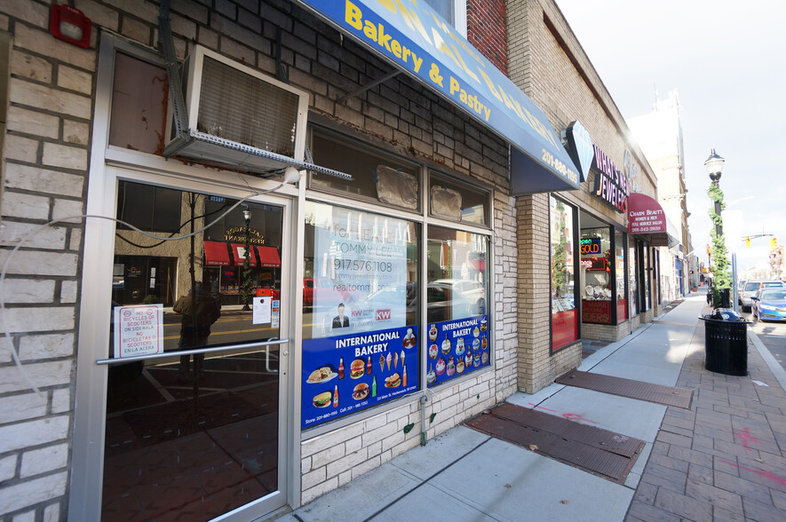 221 Main St, Hackensack, NJ for sale - Building Photo - Image 1 of 1