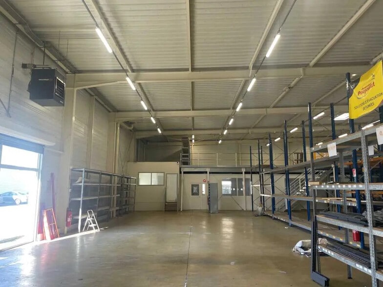 Flex in Compiègne for lease - Interior Photo - Image 3 of 6