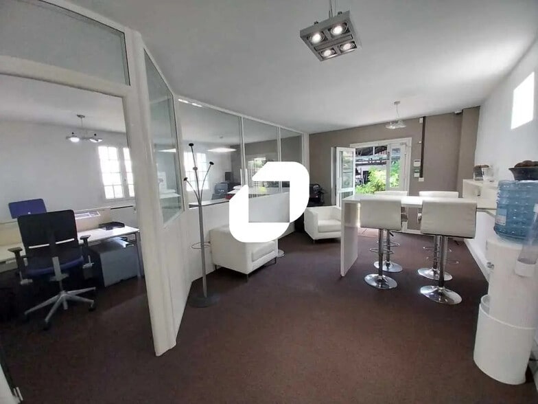 Office in Champagne-sur-Oise for lease - Interior Photo - Image 1 of 10