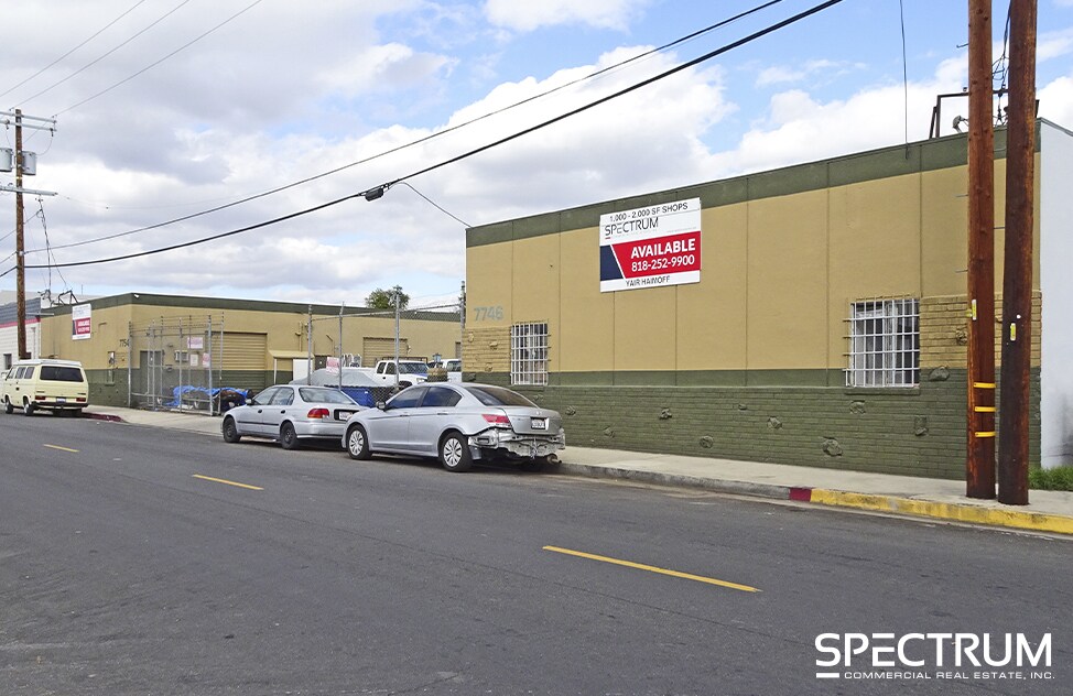 77447754 Deering Ave, Canoga Park, CA 91304