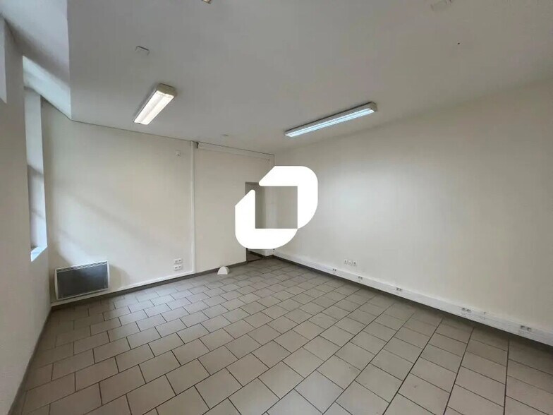 Office in Douai for lease - Interior Photo - Image 1 of 8