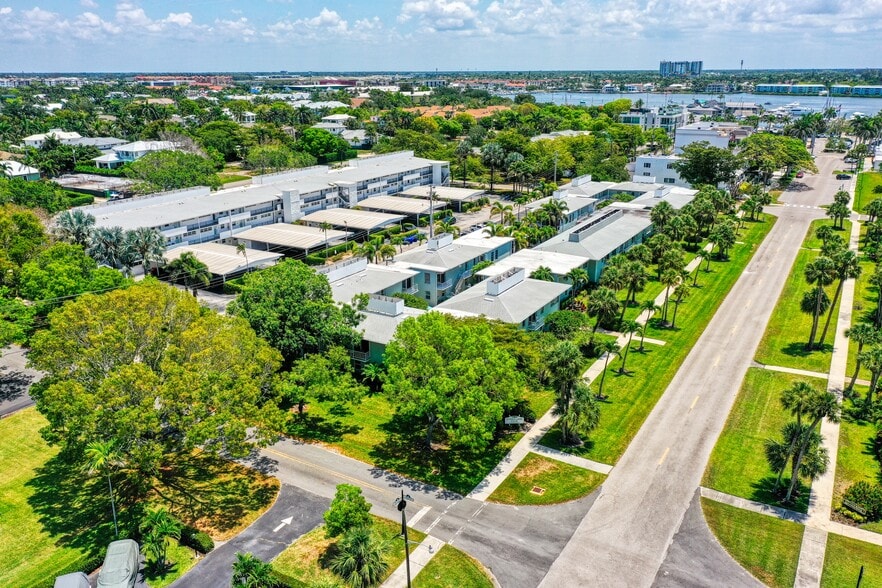 601-687 12th Ave S, Naples, FL for sale - Building Photo - Image 3 of 14