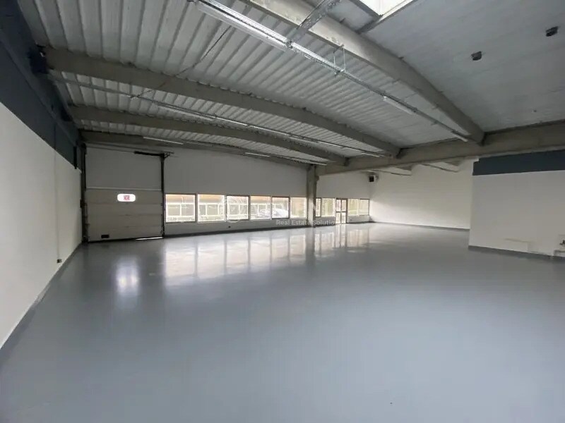 Flex in Trappes for lease Interior Photo- Image 1 of 10
