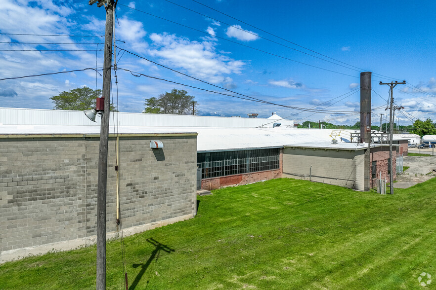 1900 Pleasant St, Dekalb, IL for lease - Building Photo - Image 3 of 24