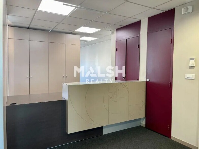 Office in Lyon for lease - Interior Photo - Image 3 of 17