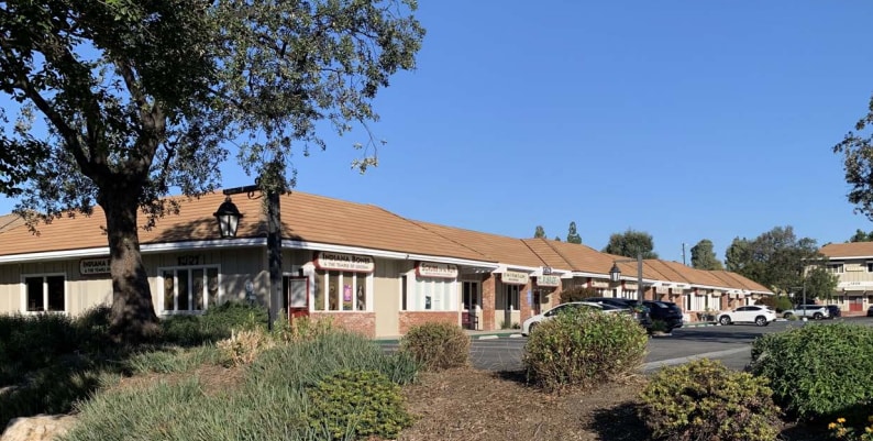 1321-1345 E Thousand Oaks Blvd, Thousand Oaks, CA for lease - Building Photo - Image 1 of 7