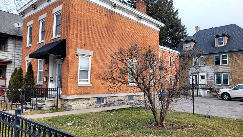 202 N Townsend St, Syracuse, NY for sale - Building Photo - Image 1 of 1