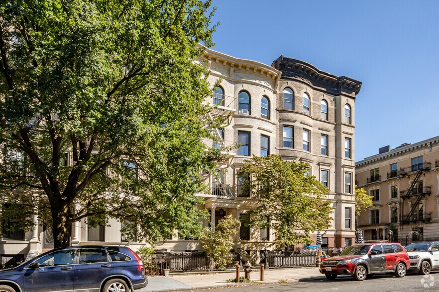 211 8th Ave, Brooklyn, NY for sale - Primary Photo - Image 1 of 1
