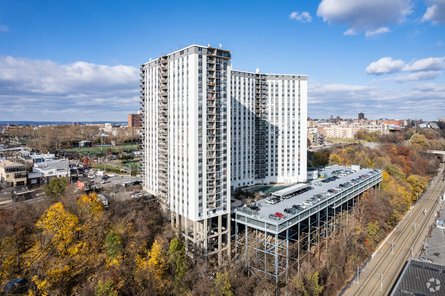 100 Manhattan Ave, Union City, NJ for sale - Primary Photo - Image 1 of 1