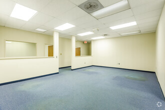 23077 Greenfield Rd, Southfield, MI for lease Interior Photo- Image 2 of 4