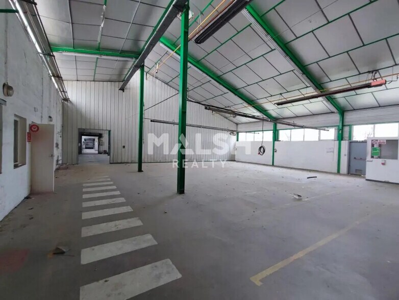 Flex in Mornant for lease - Interior Photo - Image 3 of 5