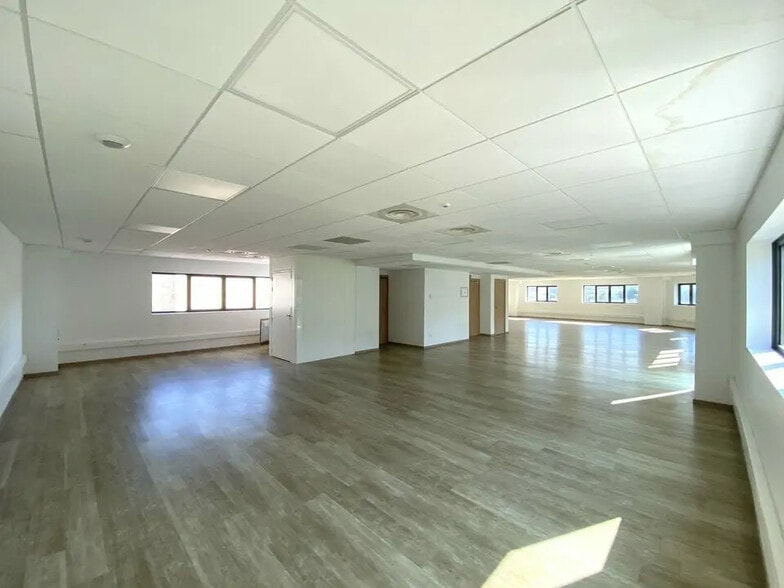 Office in Nice for lease - Interior Photo - Image 2 of 6