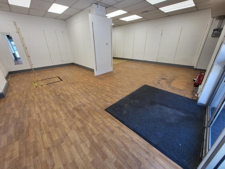 129B London Rd, Stockport for lease - Building Photo - Image 2 of 17
