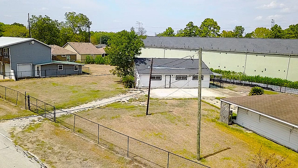 501 Pine St, Crosby, TX for sale - Building Photo - Image 2 of 7