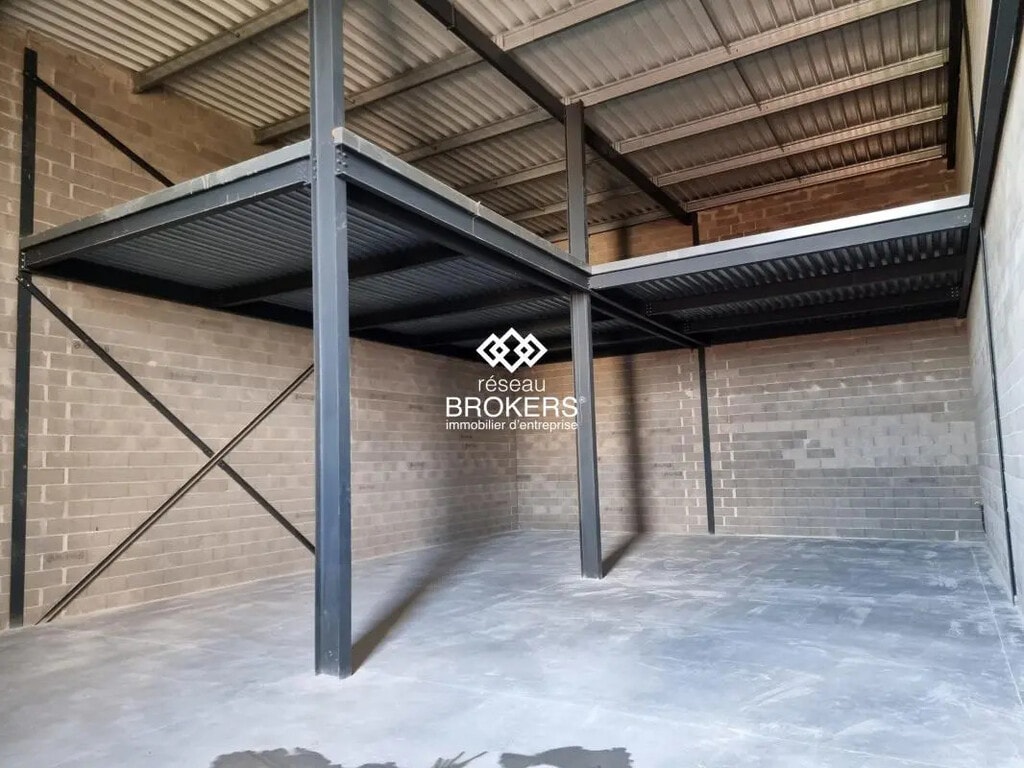 Vente Entrepôt 246 m² - Photo 1