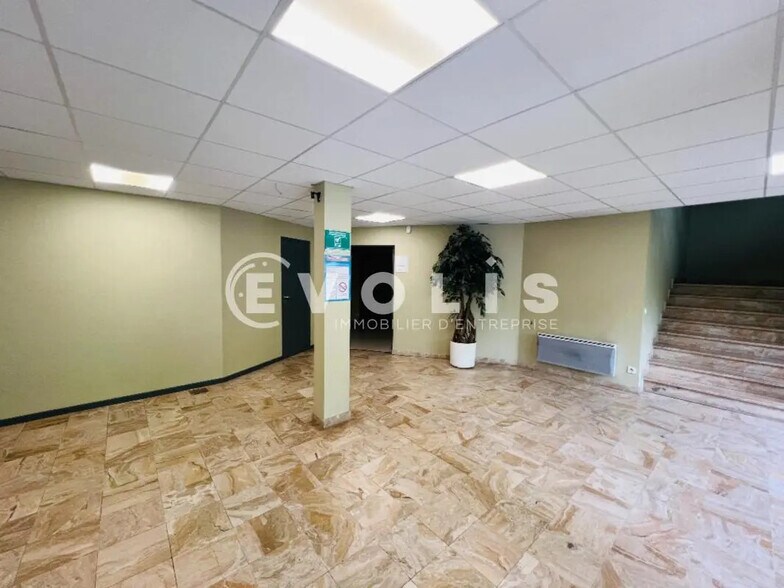 Flex in Noisy-le-Grand for lease - Lobby - Image 2 of 2