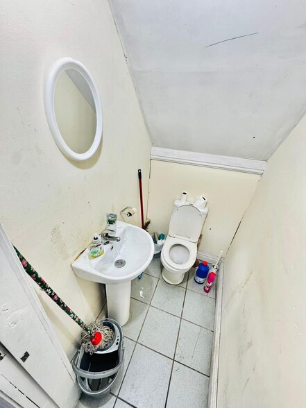 218 Wolverhampton St, Dudley for lease - Building Photo - Image 2 of 5