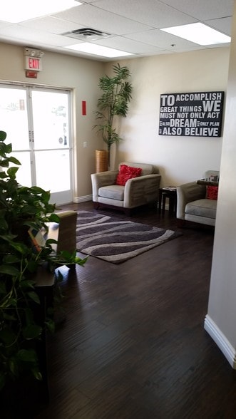 2595 S Cimarron Rd, Las Vegas, NV for sale - Building Photo - Image 2 of 39