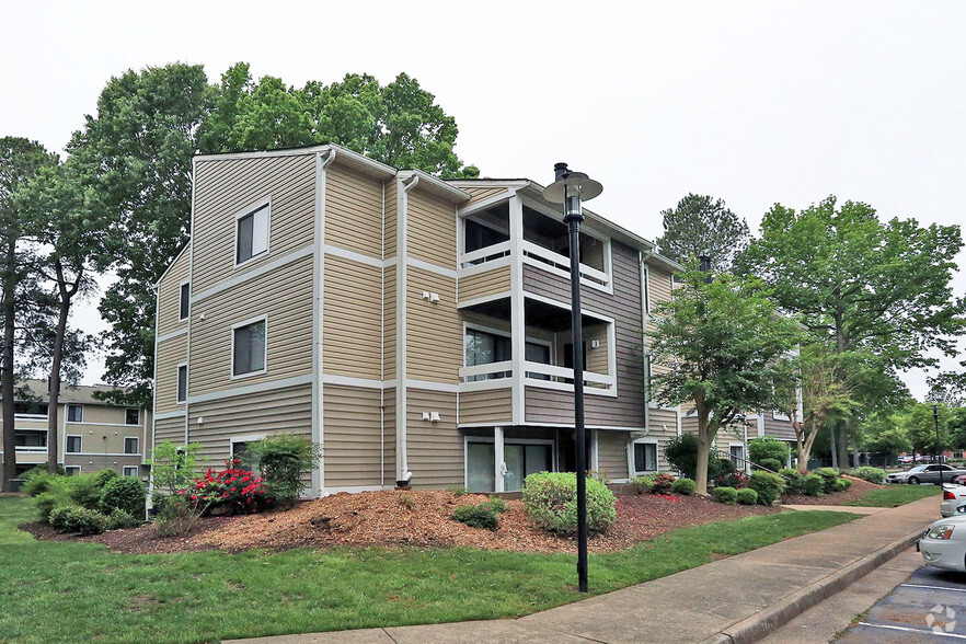 500 Waters Edge Dr, Newport News, VA for sale - Primary Photo - Image 1 of 1