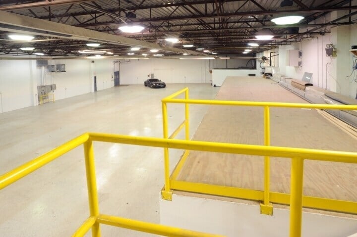 1301-1371 Saw Mill Run Blvd, Pittsburgh, PA for lease - Building Photo - Image 3 of 12